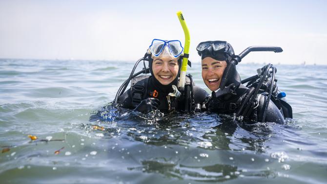 Students from Biology, Marine Science, and Animal Science take part in the Cal Poly Scientific Diving Course. Taught through the Biology Department students learn both theoretical and practical aspects of diving. In the classroom, students study diving physics & physiology, decompression theory,  the history of the AAUS, and underwater data collection techniques.
