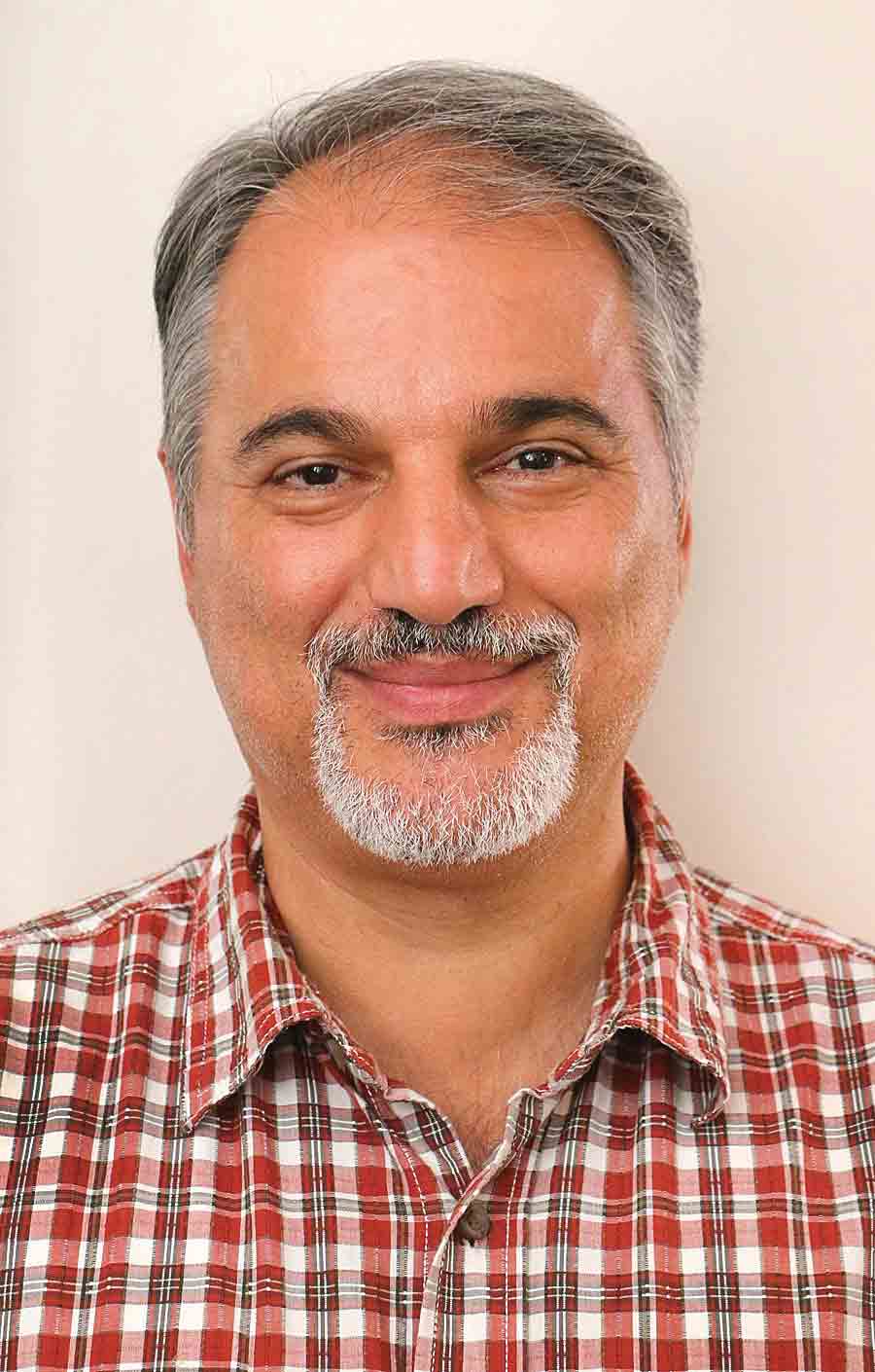 Electrical engineering professor Majid Poshtan smiles for the camera.