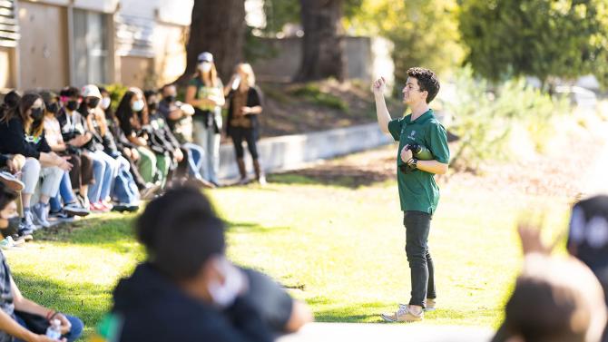 Cal Poly tour guide speaks to a large group of students taking a tour of the campus. 