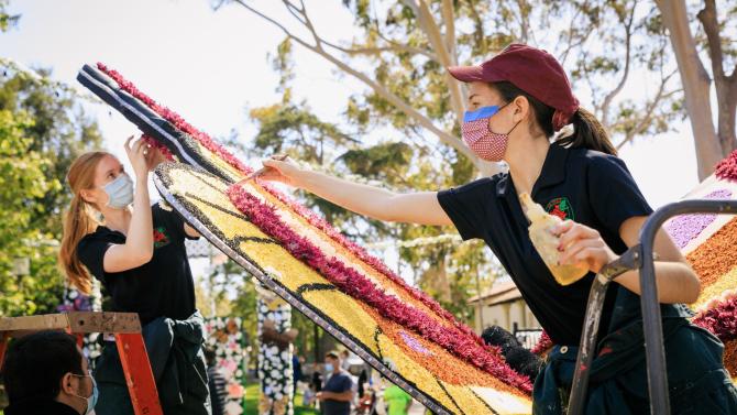 Students work on the Rose Bowl float