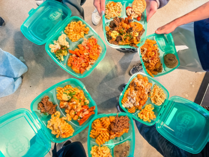 1901 Marketplace offers a variety of customizable options with reusable and compostable containers.